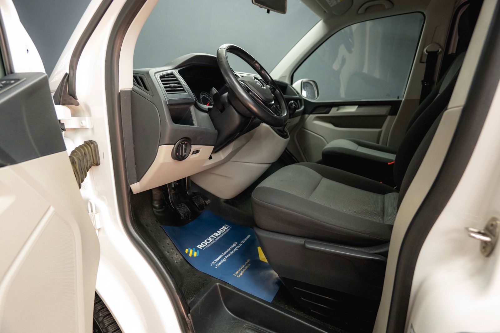 Fahrzeugabbildung Volkswagen T6 Transporter Kombi 8 Sitze *Klima*TÜV Neu*