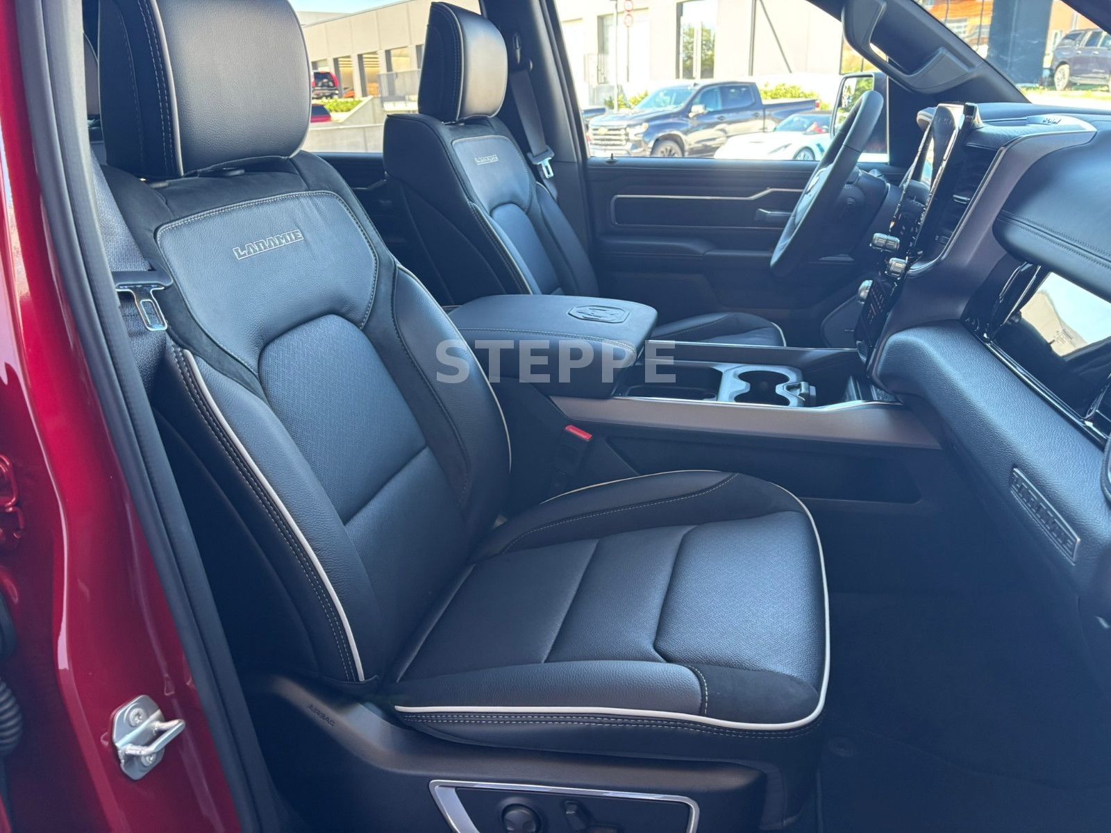 Dodge 2026 RAM 1500 5,7LV8 Night Safety Tech. AHK 22"