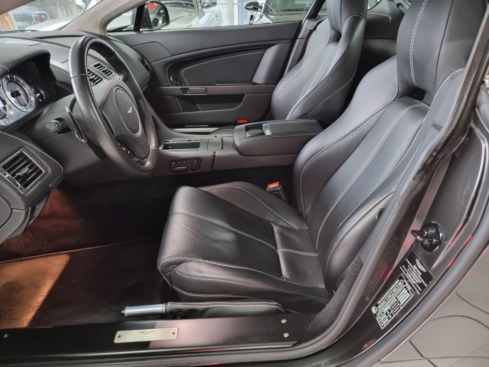 Fahrzeugabbildung Aston Martin V8 Vantage 4.7l/Quantum Silber/BRD/Erstlack/2.Hd