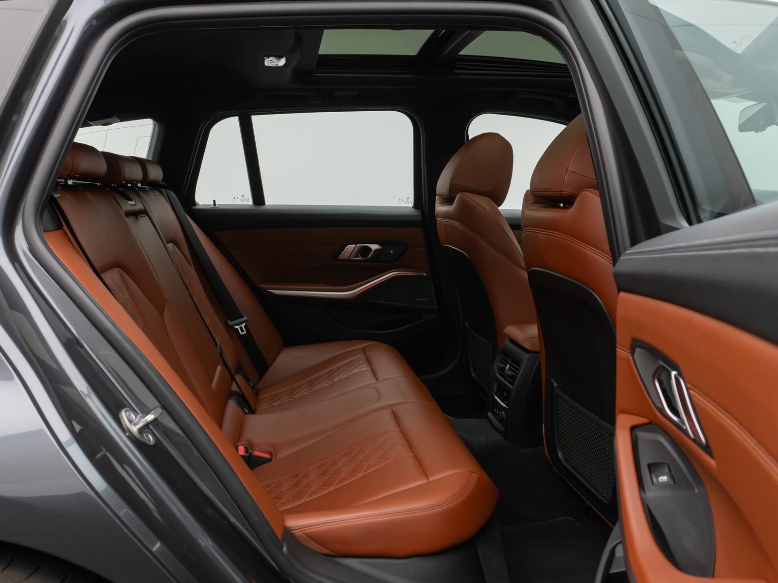 Fahrzeugabbildung BMW 320d Sport Line Panorama Kamera HUD DAB H/K AHK