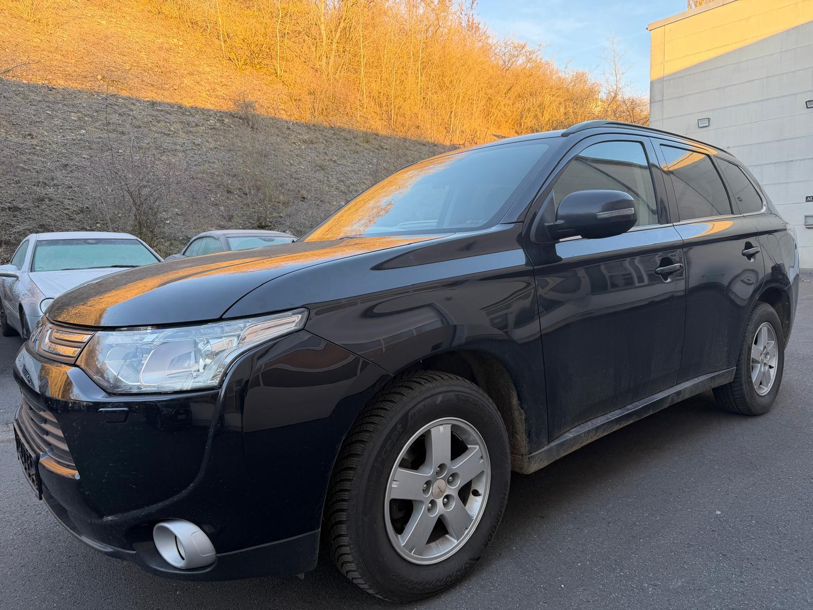 Mitsubishi Outlander ClearTec Instyle 4WD 7Sitzer Leder AHK
