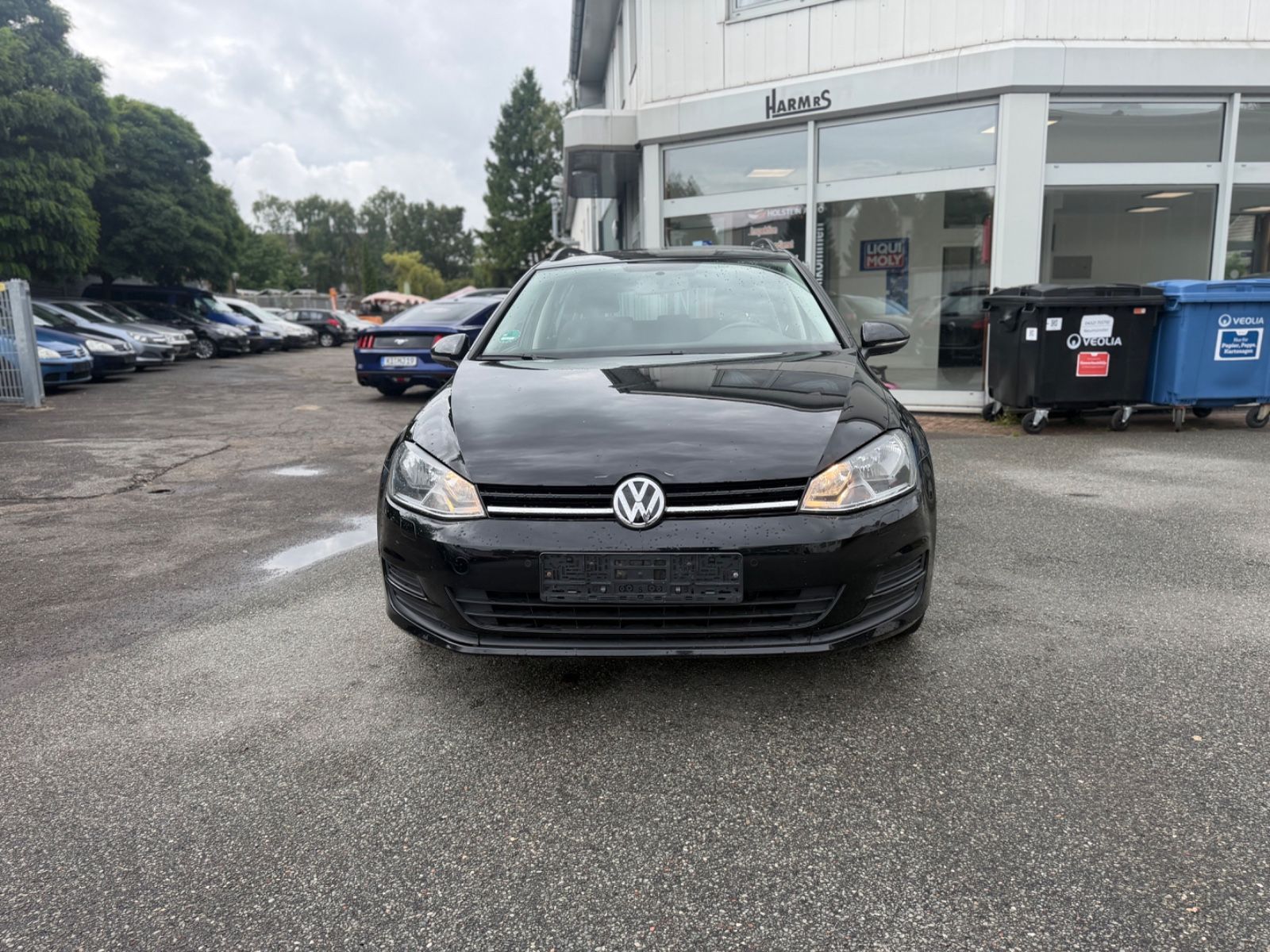 Volkswagen Golf - 1