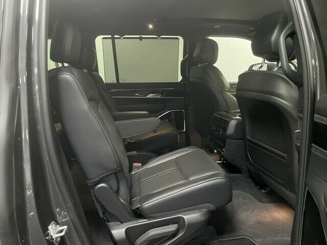 Fahrzeugabbildung Jeep WAGONEER SERIES III 5.7L-V8 ETORQUE-LUFTFEDERUNG