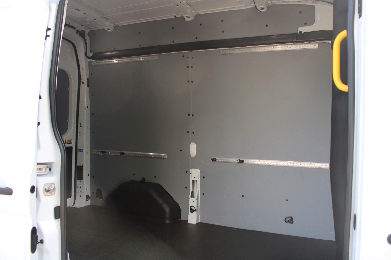 Fahrzeugabbildung Ford Transit 330 L2 H3 hoch TREND Kasten NAVI CAM ACC