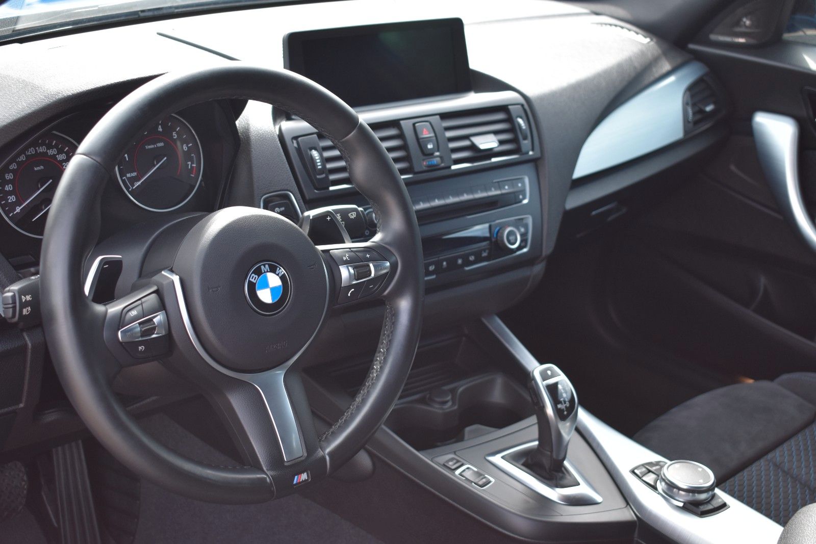 Fahrzeugabbildung BMW BMW M135i xDrive H&K 19 Zoll Navi Prof