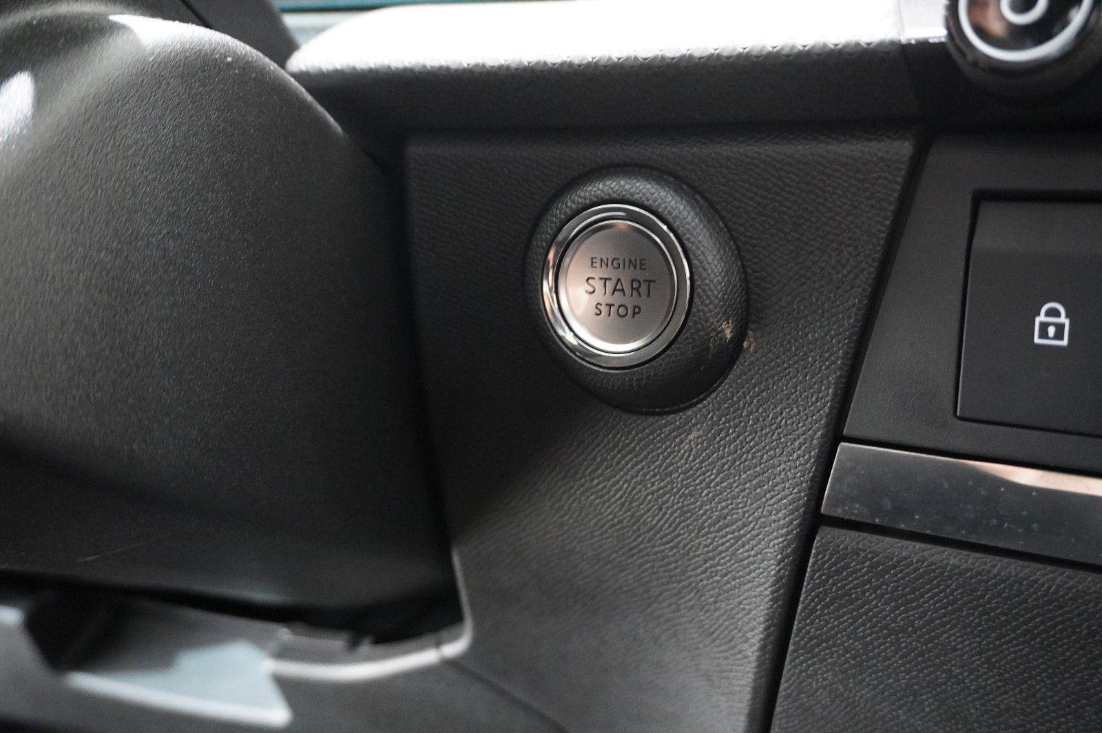 Fahrzeugabbildung Opel Astra L Lim. 1.2T ELEGANCE NAVI/LED/KAMERA/SPORT