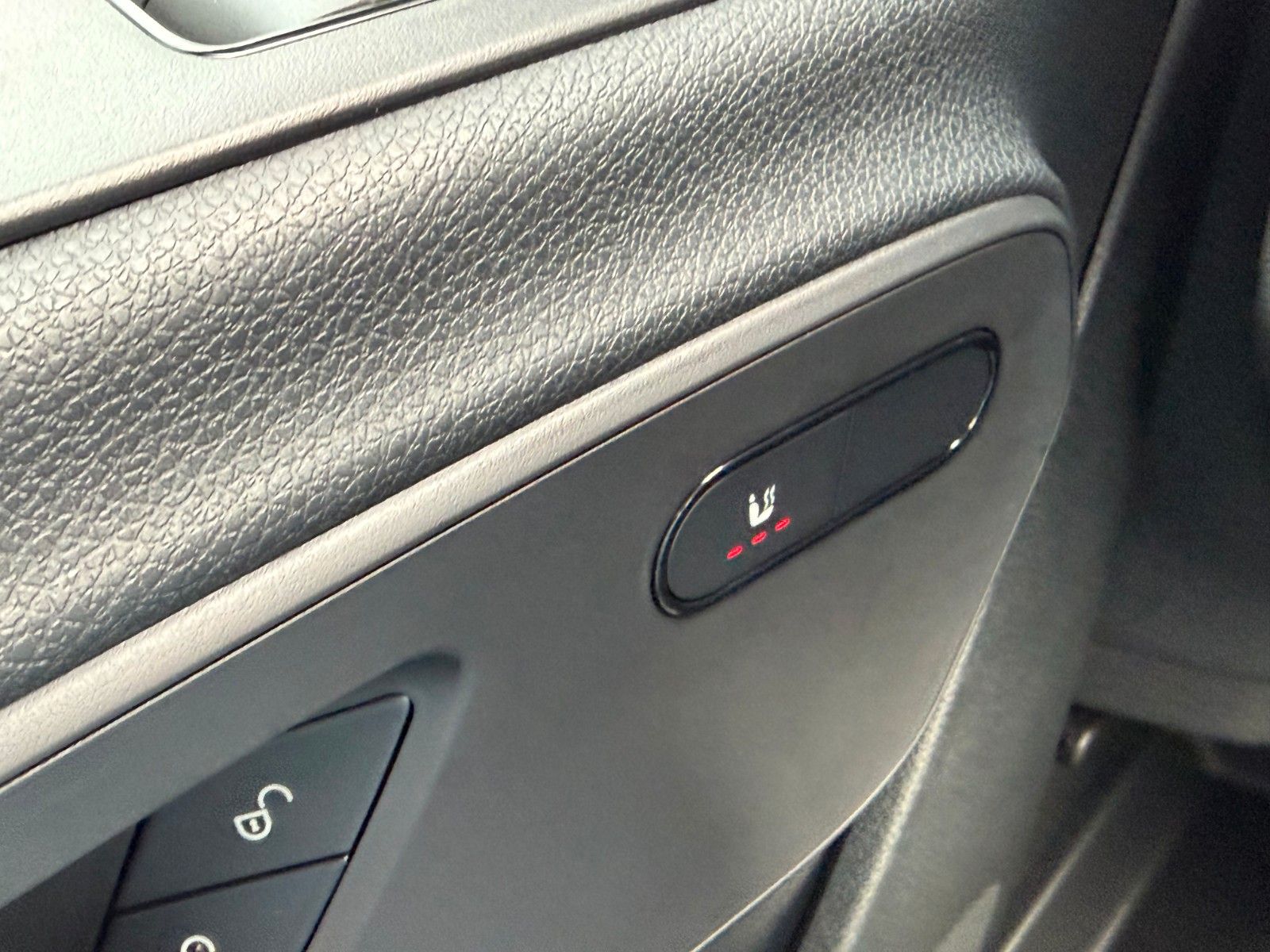 Fahrzeugabbildung Mercedes-Benz Sprinter 319 CDI 4325 DISTRONIC Klima AHK