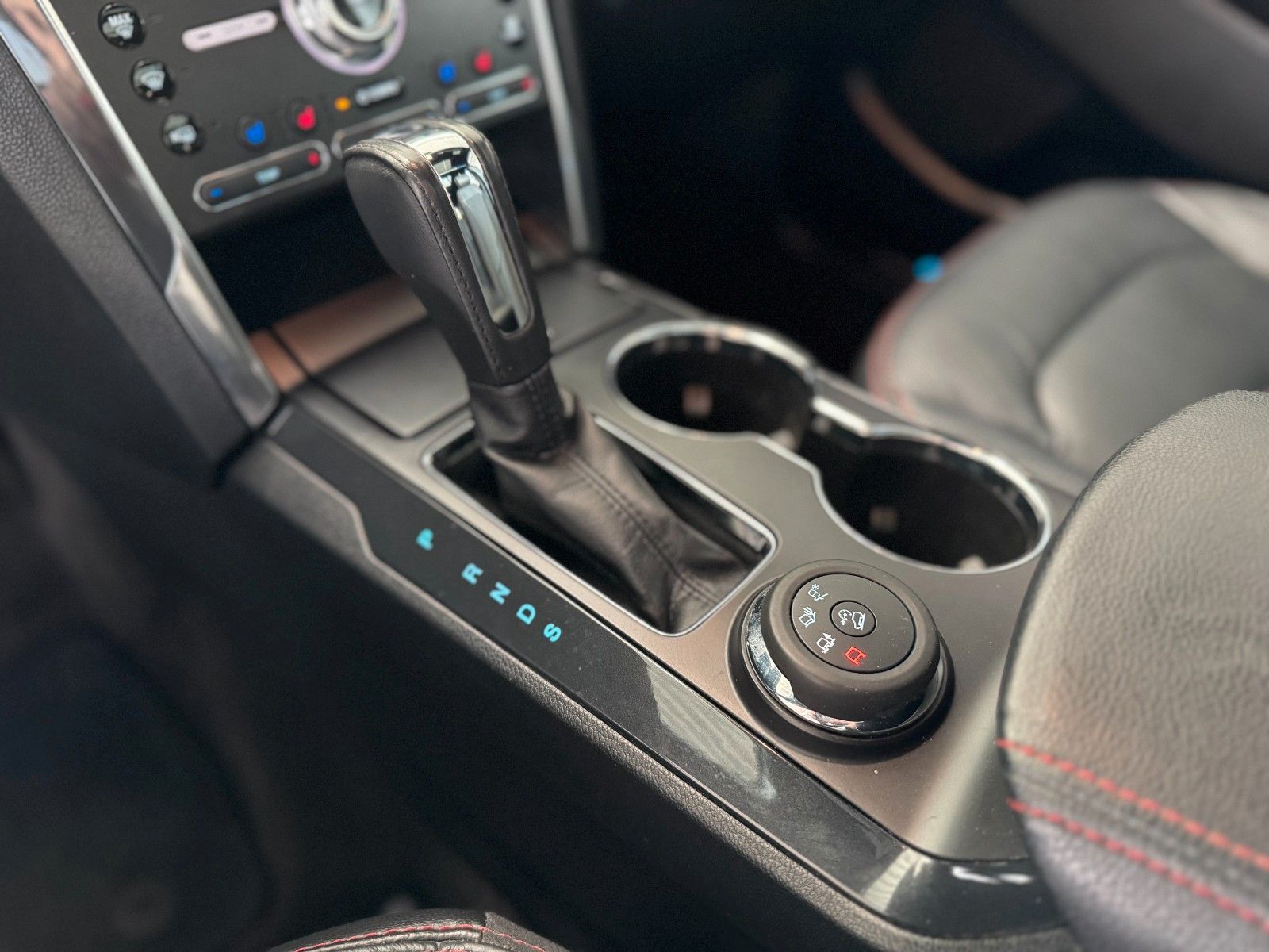 Fahrzeugabbildung Ford Explorer Sport 3,5 V6 4WD Automatik 7-Si.  PANO