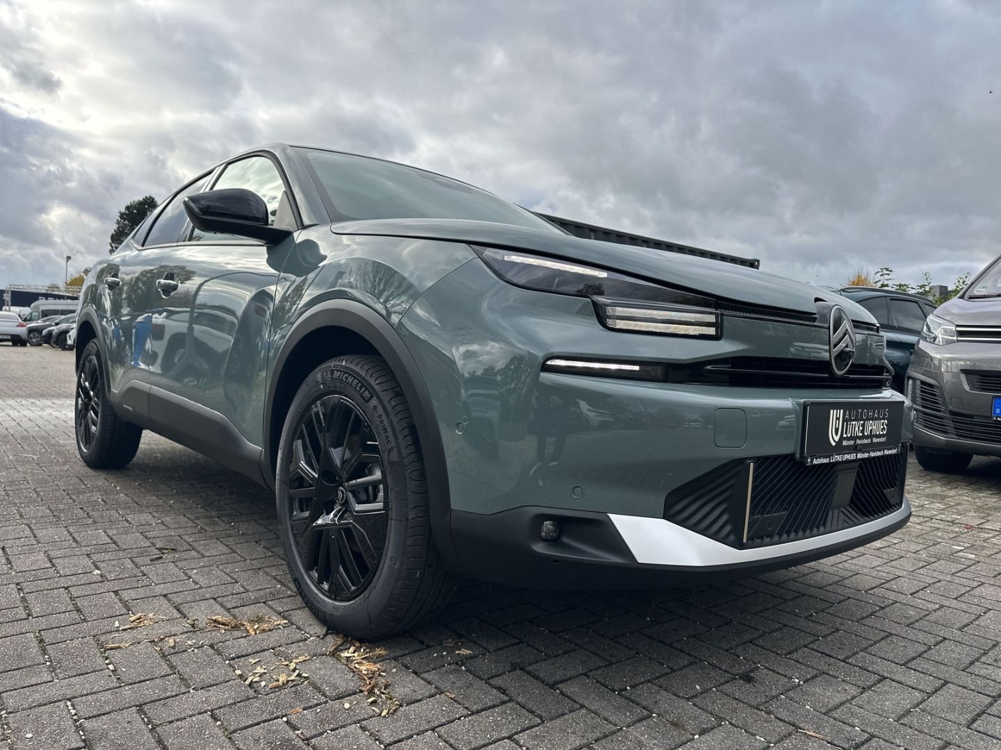 Fahrzeugabbildung Citroën C4 X Max Hybrid 145 El. Pano Navi CarPlay SHZ