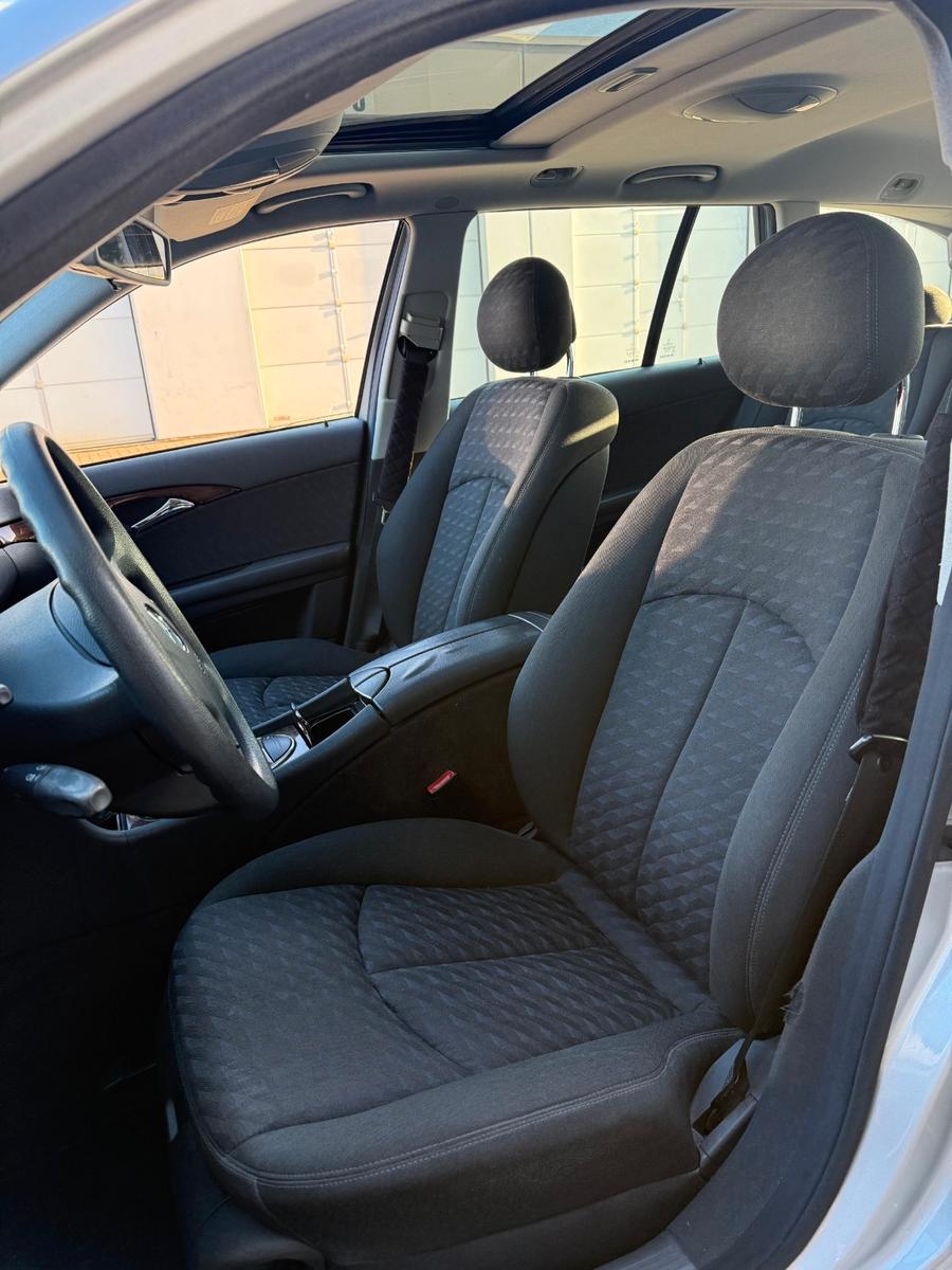 Mercedes-Benz E220 2005 — photo 11