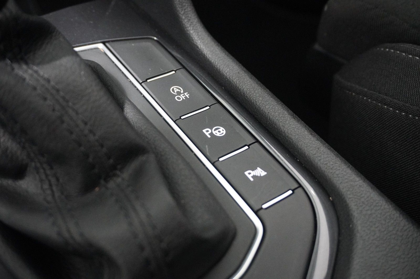 Fahrzeugabbildung Volkswagen Tiguan Allspace 2.0D 4M R-LINE 7-SITZER NAVI/AHK