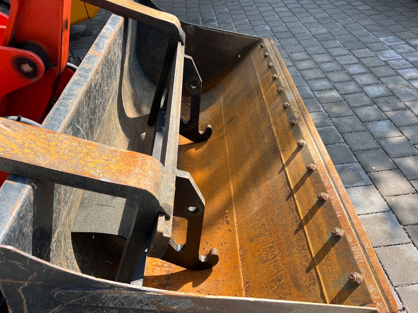 Fahrzeugabbildung Kubota R 090