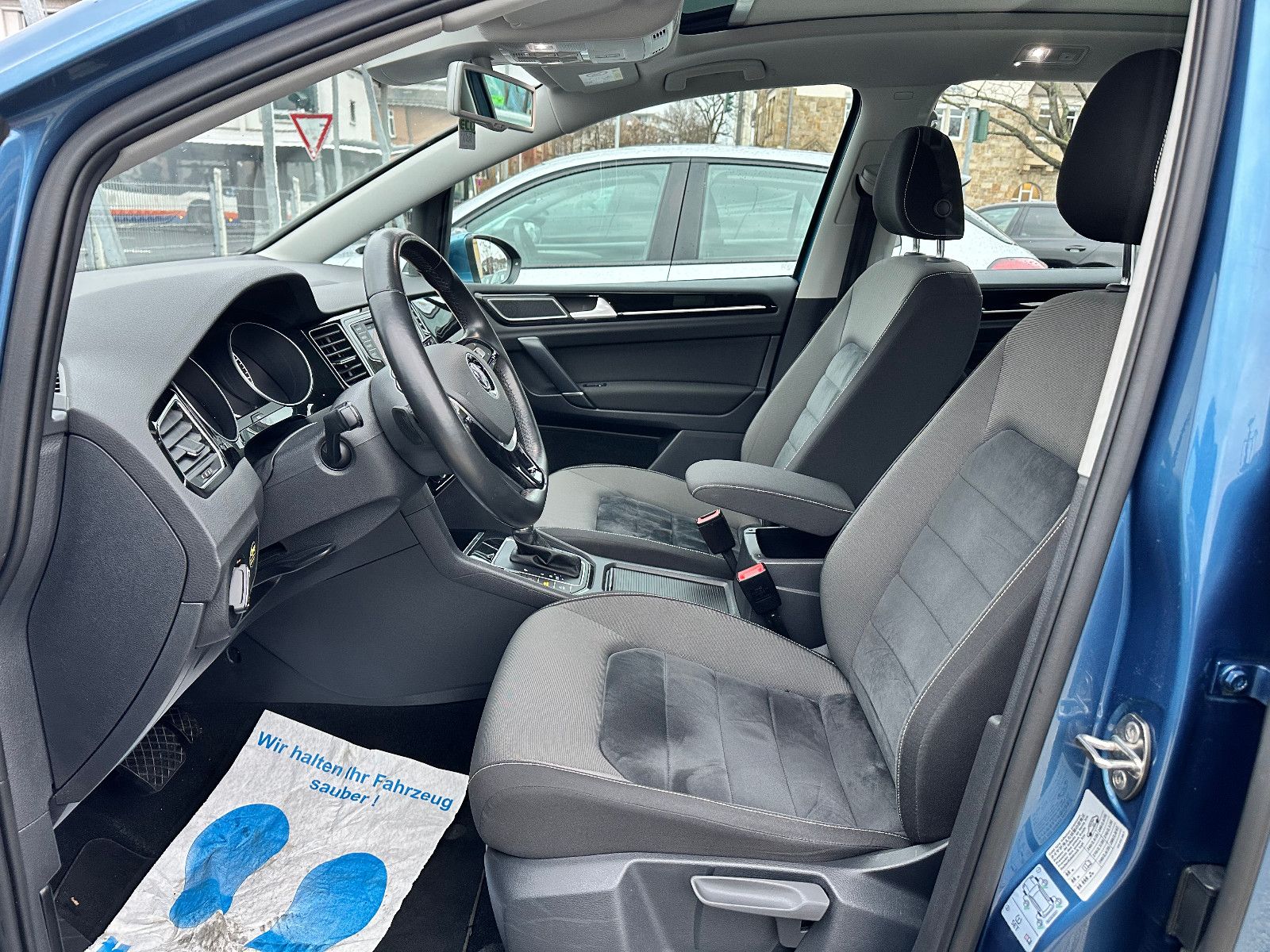 Fahrzeugabbildung Volkswagen GOLF SPORTSVAN VII HIGHLINE BMT*AHK+PANO+AUTOM.*