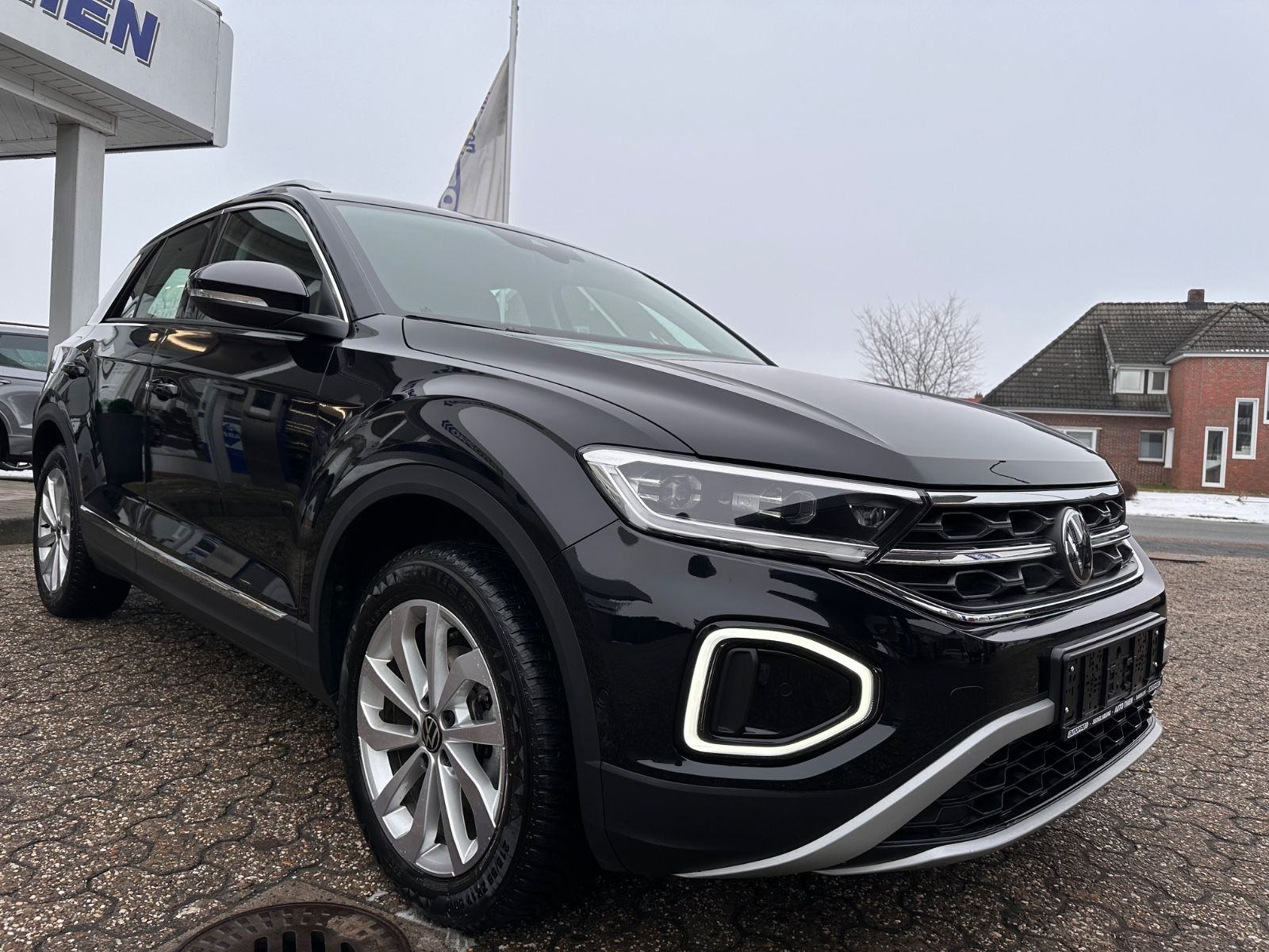 Fahrzeugabbildung Volkswagen T-Roc 1.5 TSI Style DSG AHK/ACC/LED/APP/SHZG/GJR