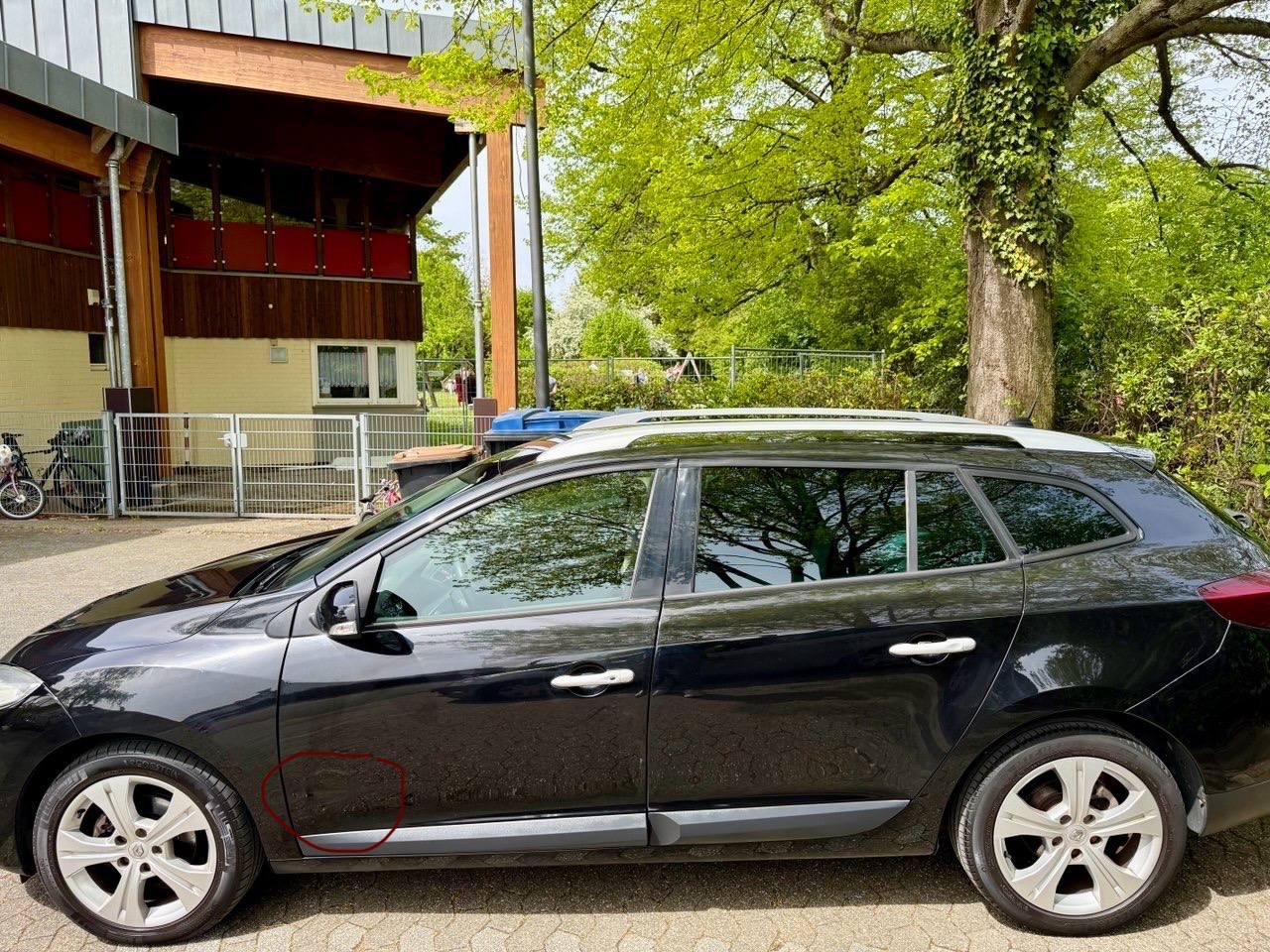 Renault Megane 2011 — rear view