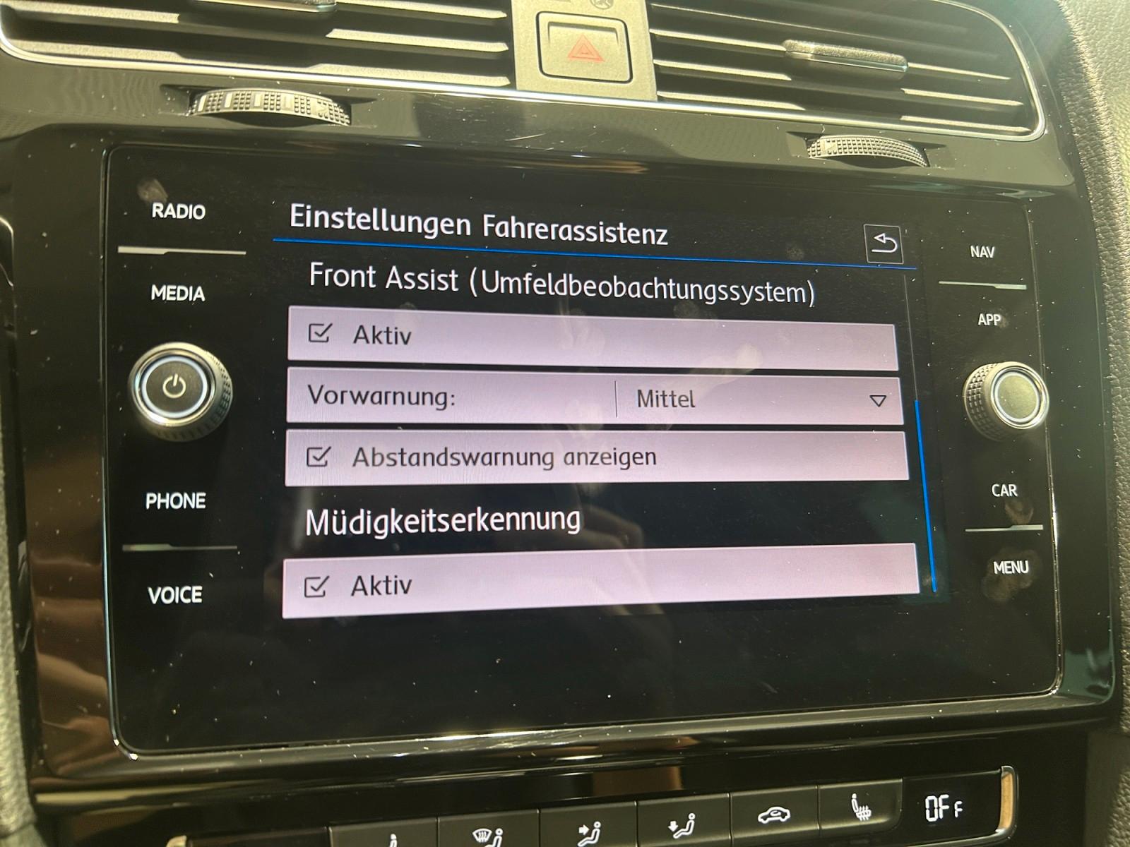 Volkswagen Golf VII Var. Highline LED/ACC/SZH/AHK/NAV, миниатюра 26