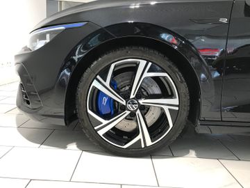Volkswagen Golf VIII R Lim. 4M 2.0 TSI DSG ACC LED 1.HAND