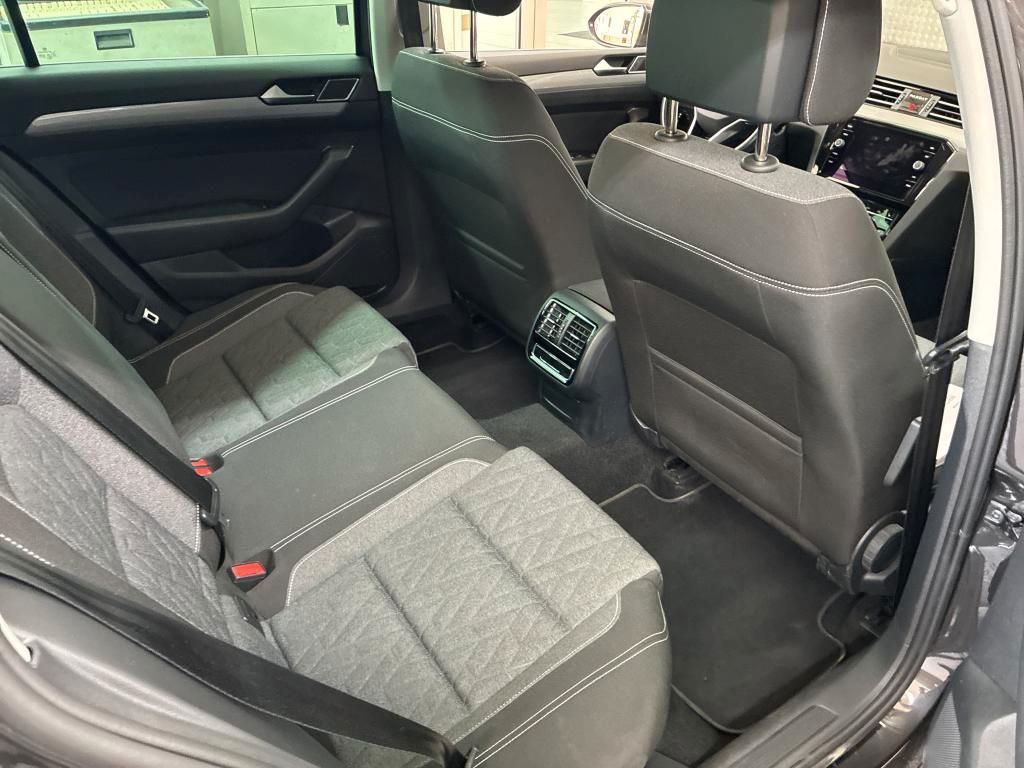 Volkswagen Passat Variant - Bild 8