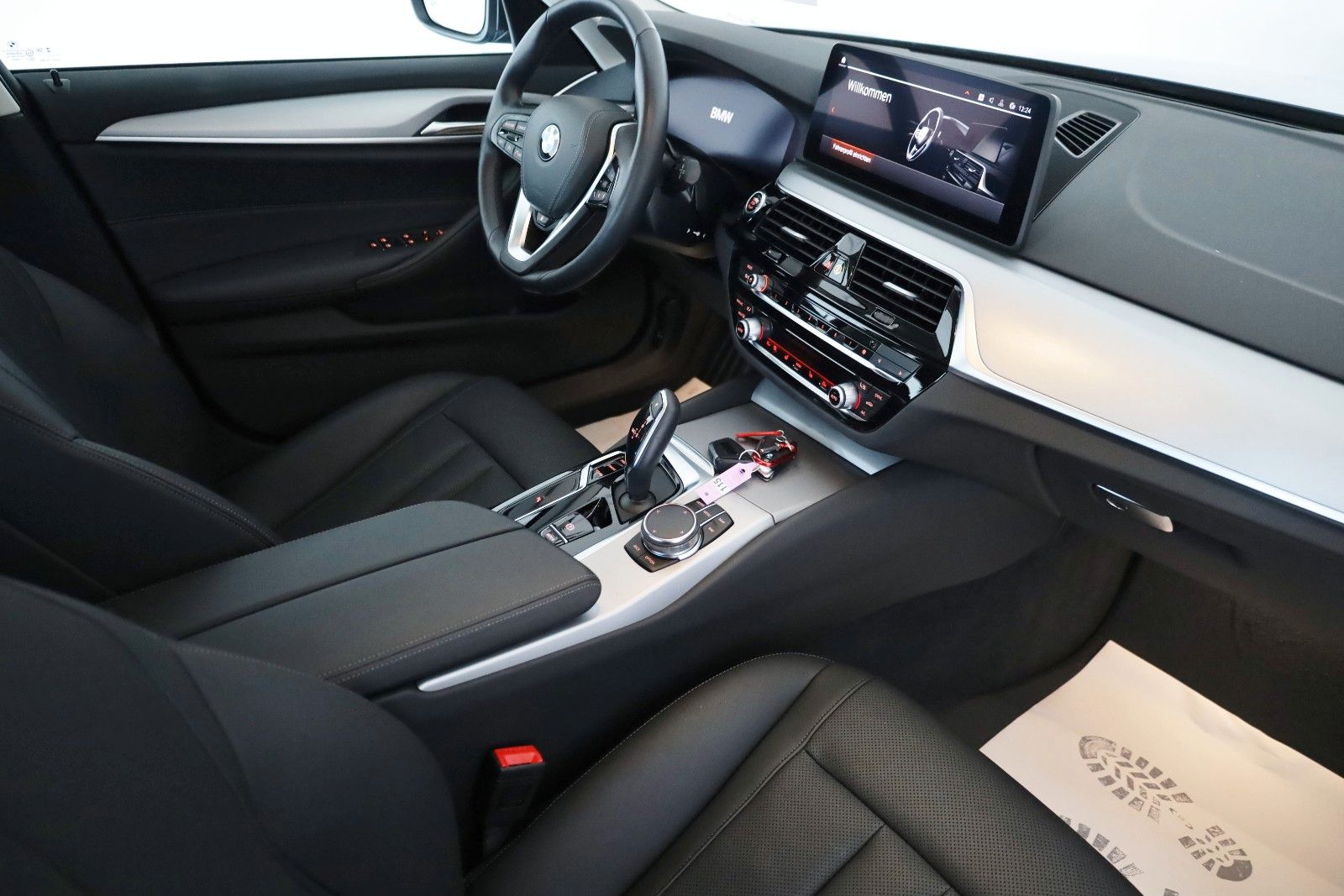 Fahrzeugabbildung BMW 520d xDrive Touring Leder,Navi,LED,Standheizung