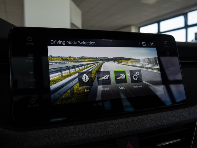 Kamiq 1.5 TSI Selection SHZ KAMERA NAVI ACC PANO