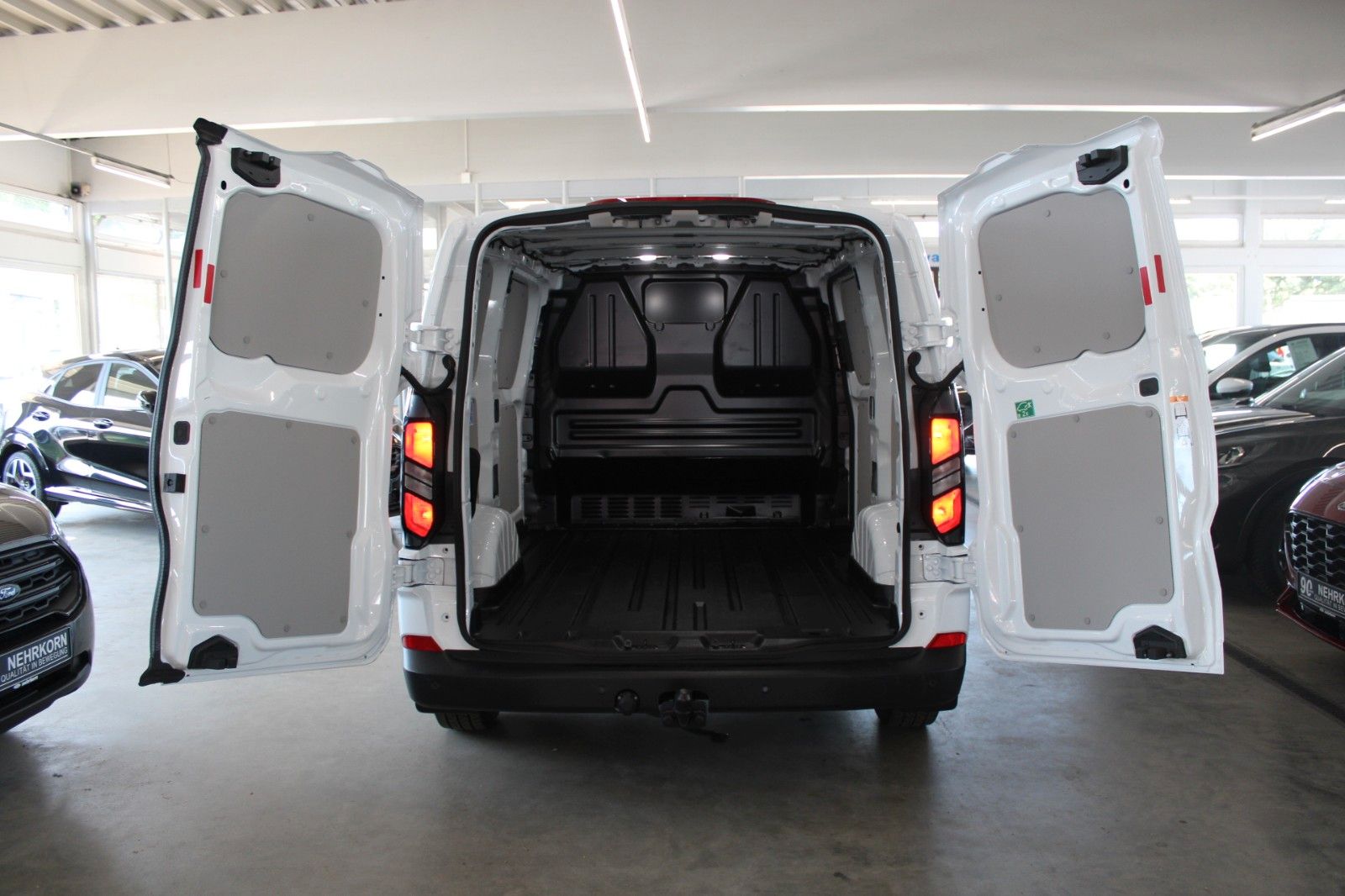 Fahrzeugabbildung Ford Transit Custom L1 TREND LED TechnologiePak2