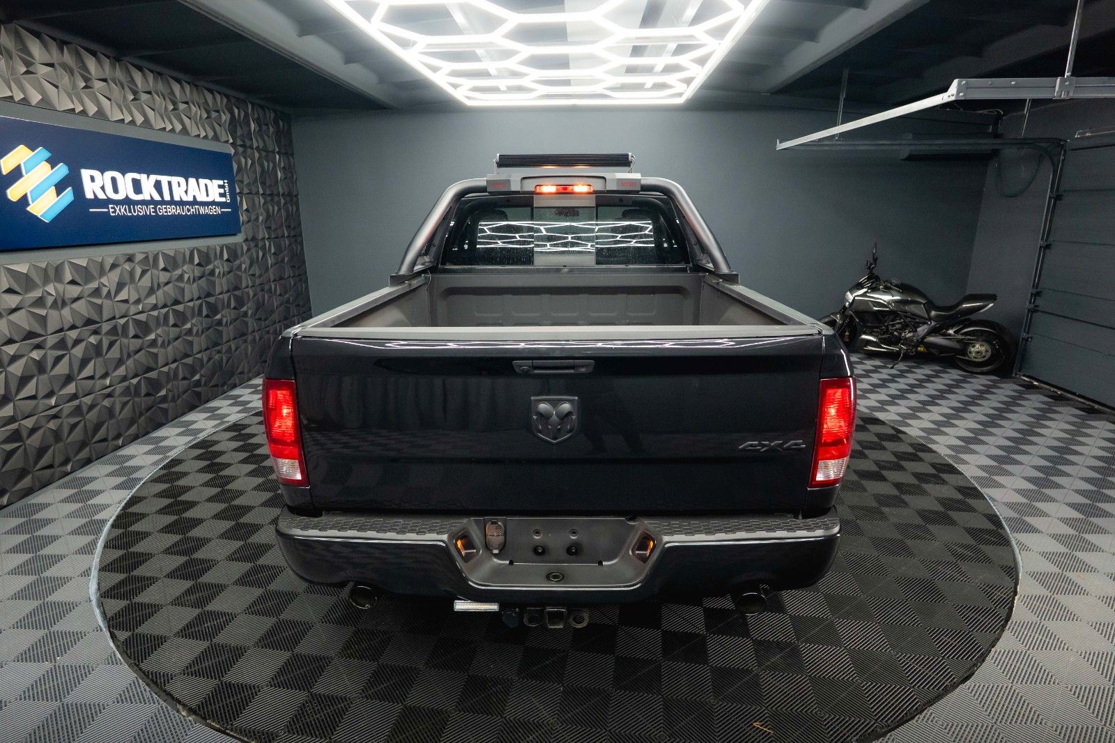 Fahrzeugabbildung Dodge RAM 5.7 V8 HEMI 4x4 Sport OFFROAD Night LONGBED