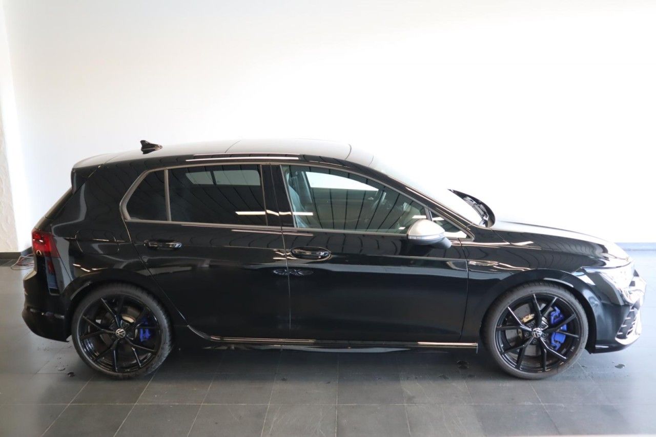 Volkswagen Golf VIII R 2,0 TSI DSG 4Motion LED DCC RearVie foto 3