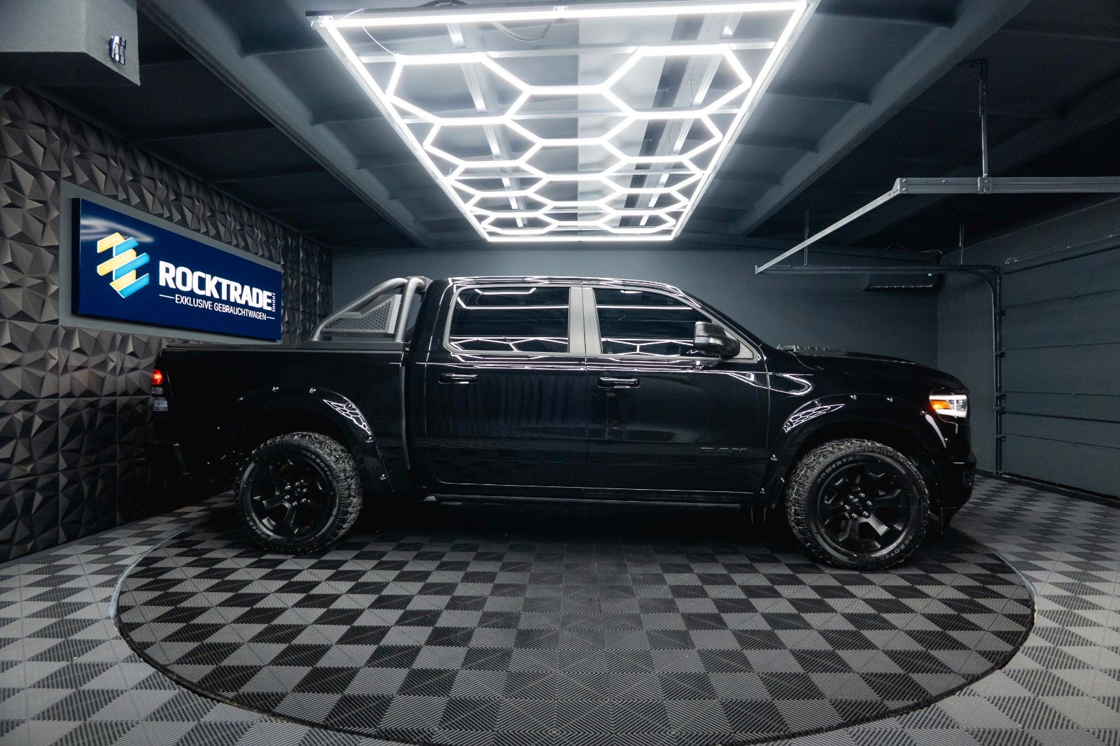 Fahrzeugabbildung Dodge RAM 5.7 V8 HEMI 4x4 OFFROAD Night Limited 19%