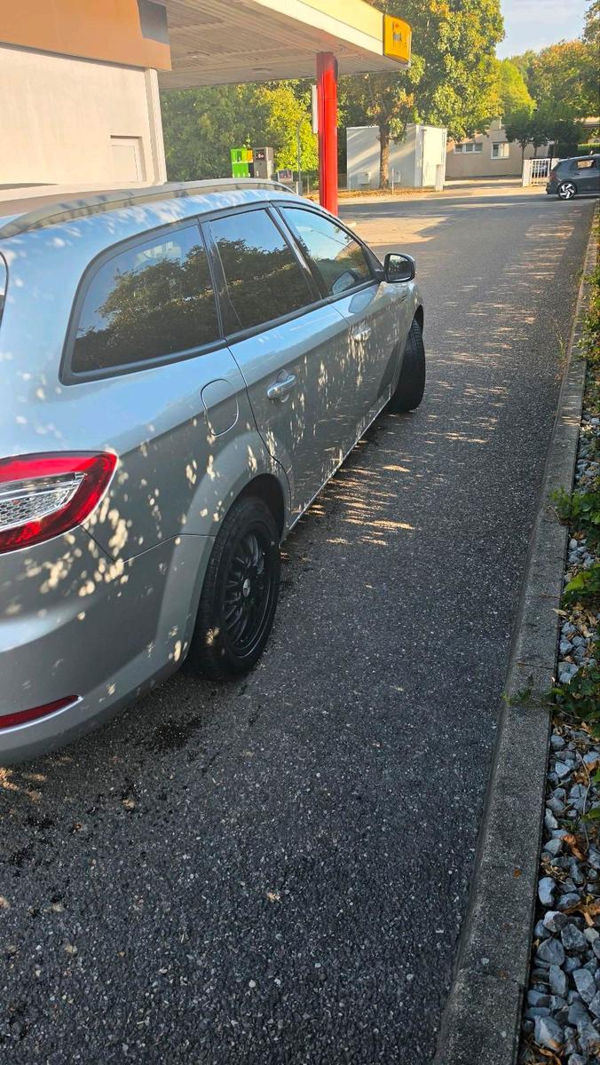 Ford Mondeo 2012 — rear view