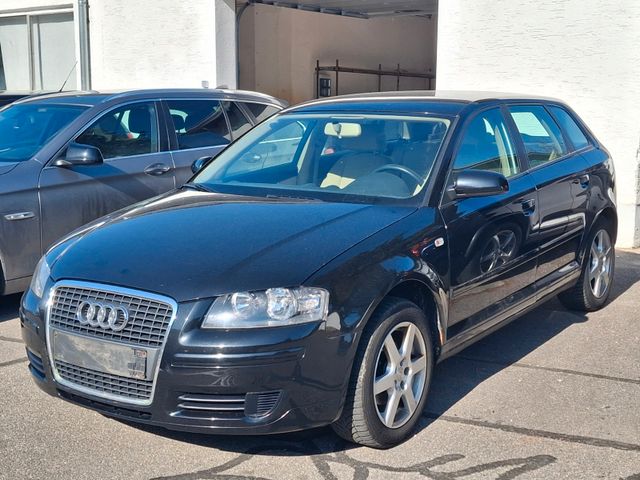 Audi A3 1.6 FSI Ambiente Sportback/Klimaautomatik/SHZ