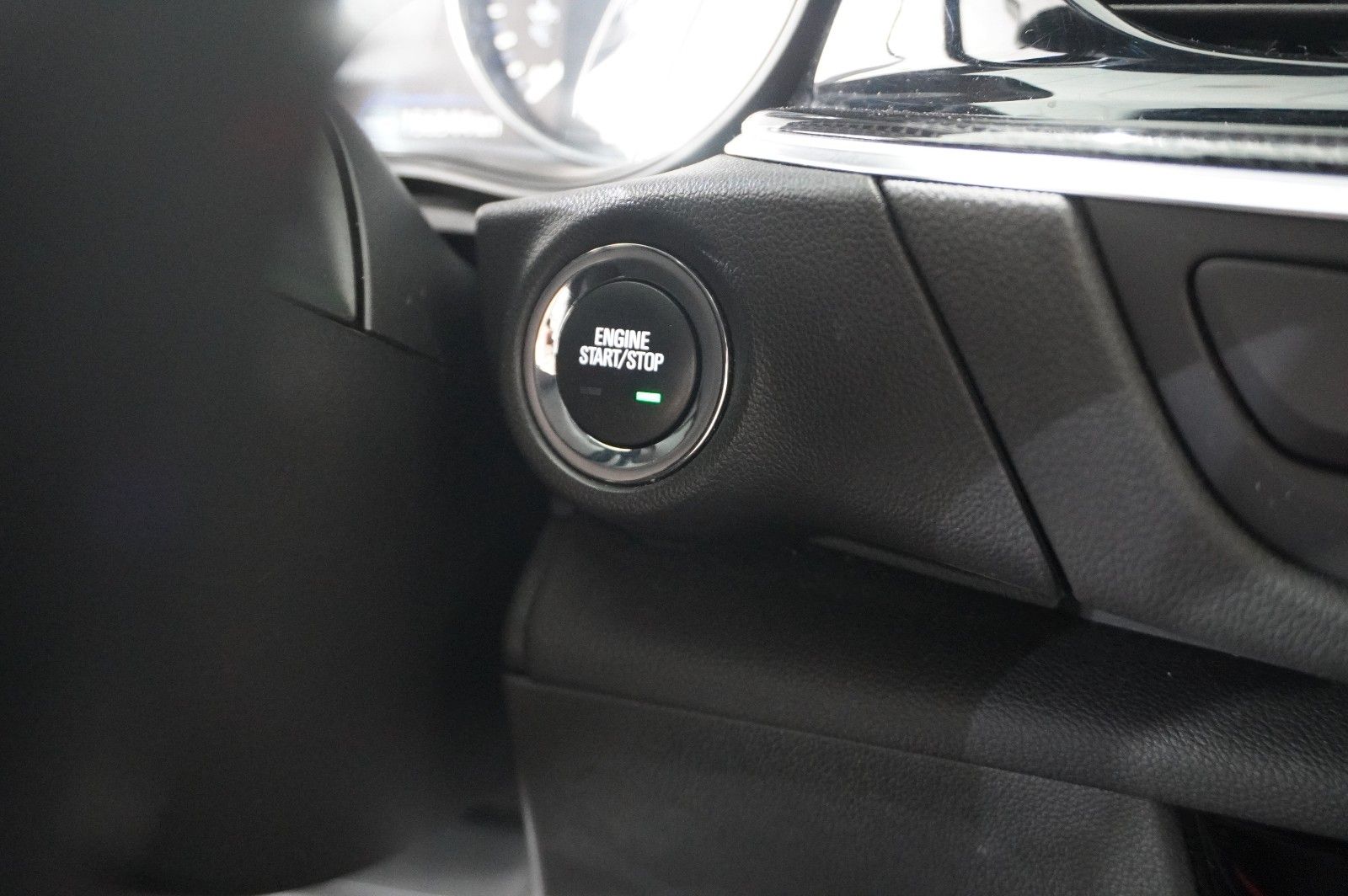 Fahrzeugabbildung Opel Insignia B ST 2.0D ELEGANCE 4X4 NAVI/HUD/BOSE/AH