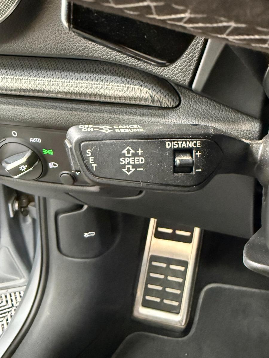 Audi RS 3 Sportback 2.5 TFSI Quattro*SCHALE*PANO*KAME
