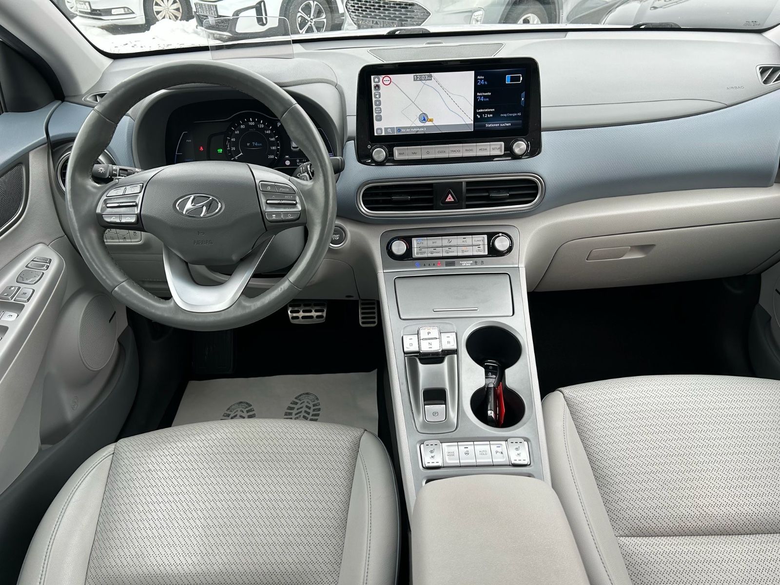 Fahrzeugabbildung Hyundai Kona Premium°64 kWh°Leder°CCS°HeadUp°1.Hand°