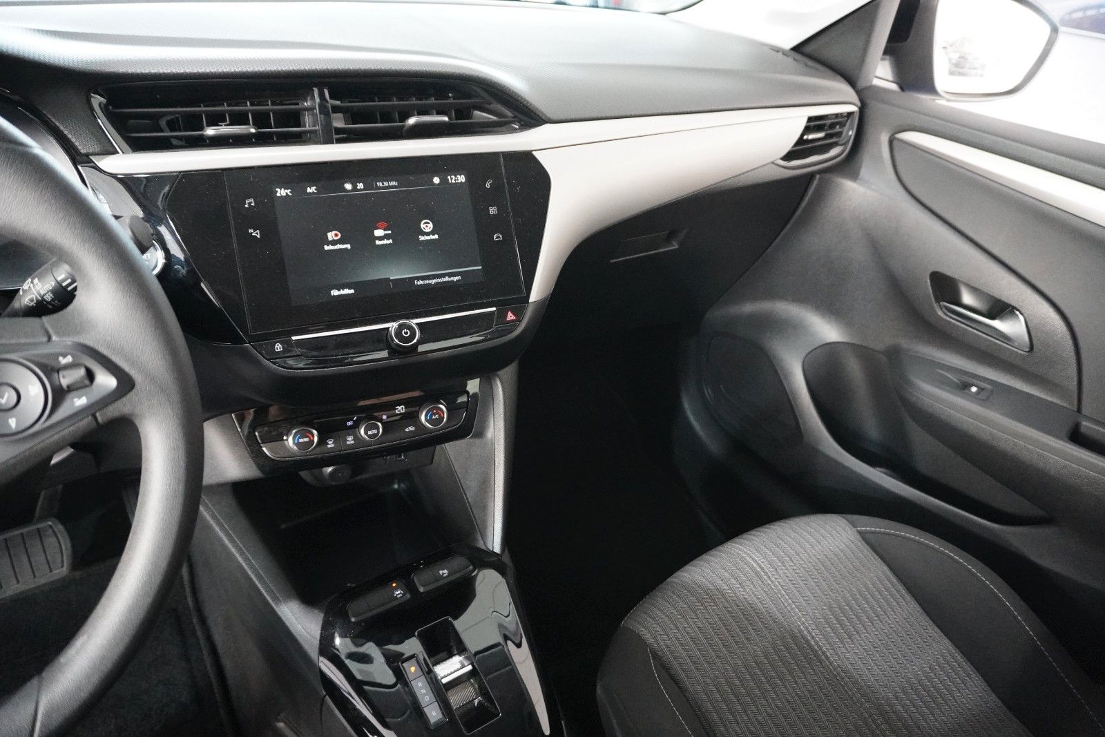 Fahrzeugabbildung Opel Corsa-e F EDITION 7KW NAVI/VIRT/TEMP/DAB/WÄRMEP.