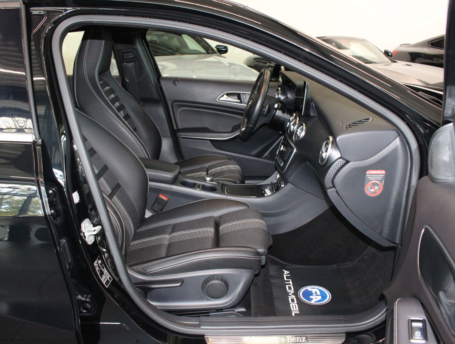 Fahrzeugabbildung Mercedes-Benz A 200 BlueEfficiency Urban 2.Hand+Nur17TKM