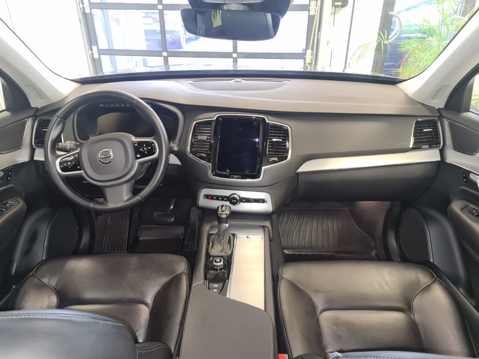 Fahrzeugabbildung Volvo XC90 Momentum AWD / LEDER / LED / NAVI /AHK 2,7t