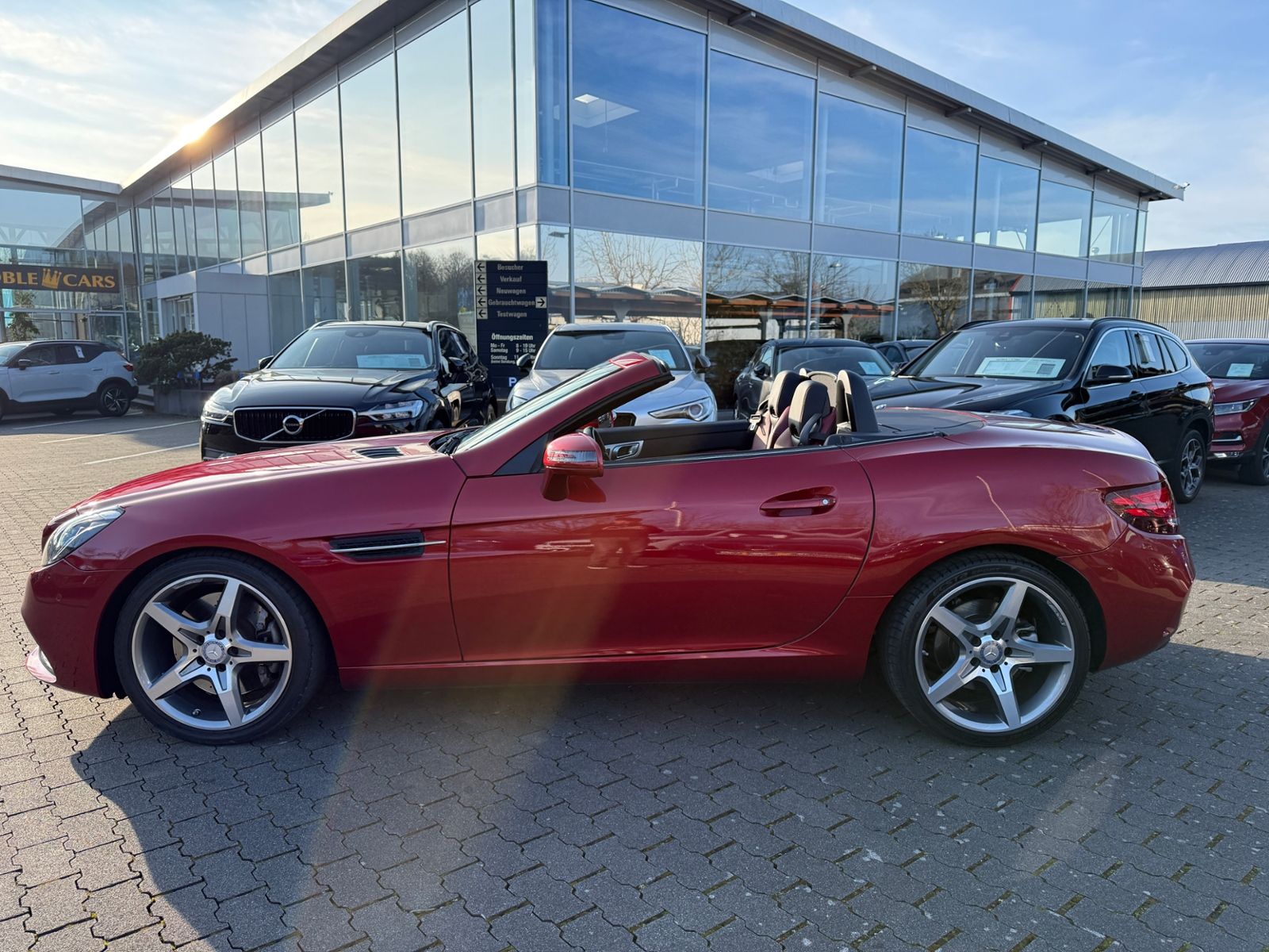 Fahrzeugabbildung Mercedes-Benz SLC 200 Roadster LED NAVI ALU