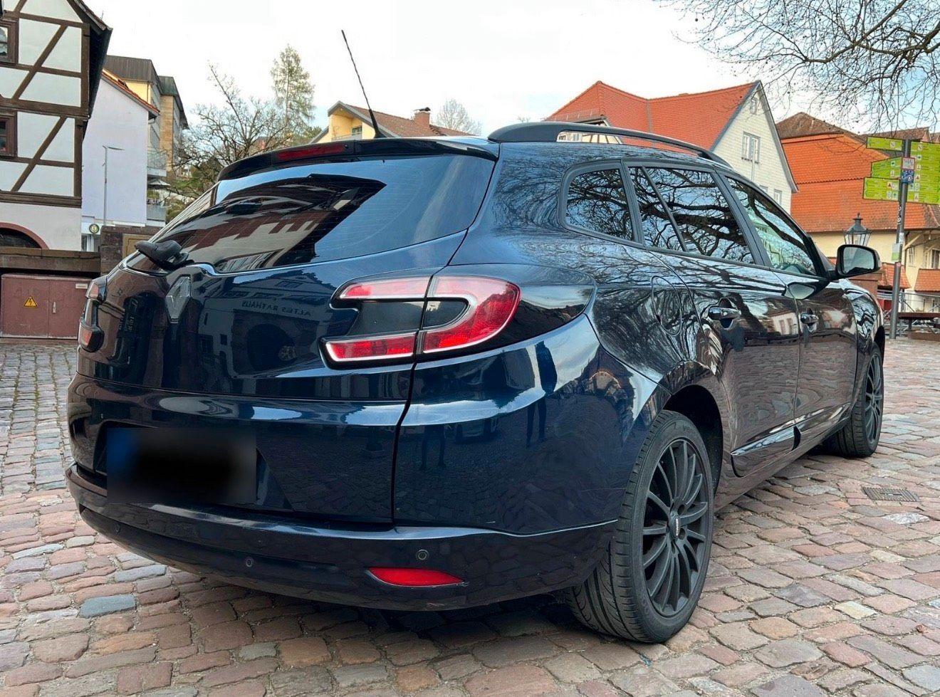 Renault Megane 2010 — engine 131 HP (96kW)