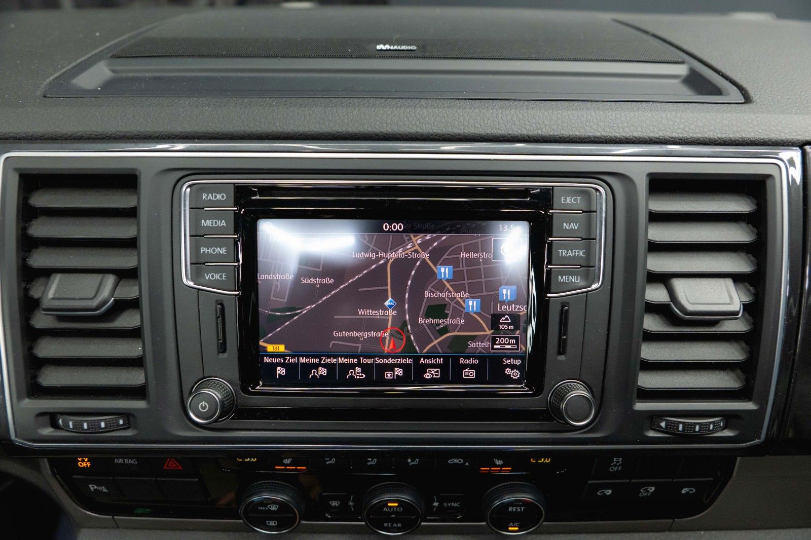 Fahrzeugabbildung Volkswagen T6 Multivan 2.0TDI DSG Edition 30 4Motion ACC