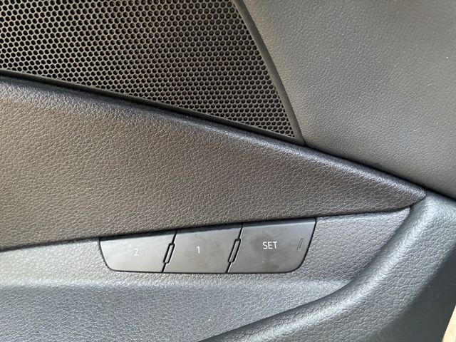 Fahrzeugabbildung Audi e-tron 50 quattro >AHK/LEDER/KAM/NAV/SHZ<