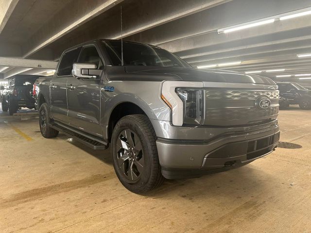 Ford F150 Lightning Lariat  gross Batterie im Vorlauf