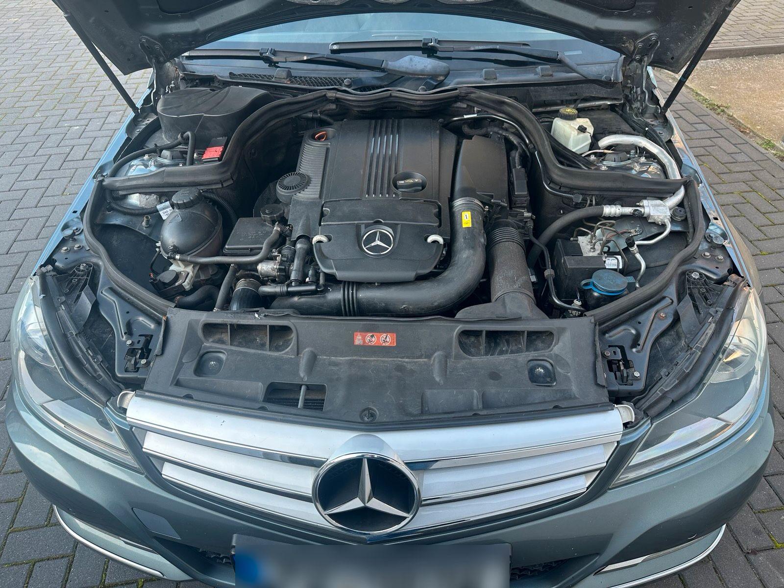 Mercedes-Benz C180 2011 — photo 12