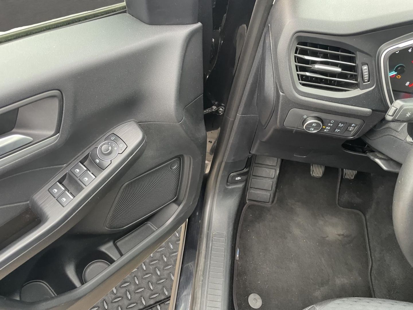 Fahrzeugabbildung Ford Kuga Cool & Connect Navi Digitales Cockpit Apple