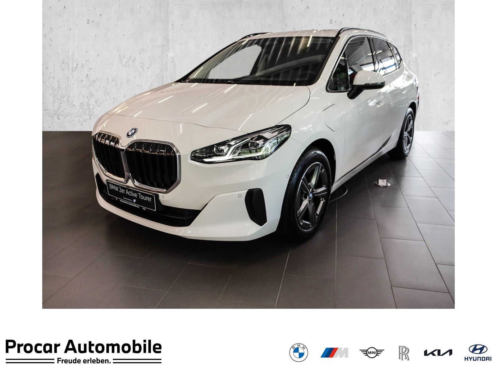 BMW 225e xDrive PANO H/K AHK RFK NAVI LED 17"