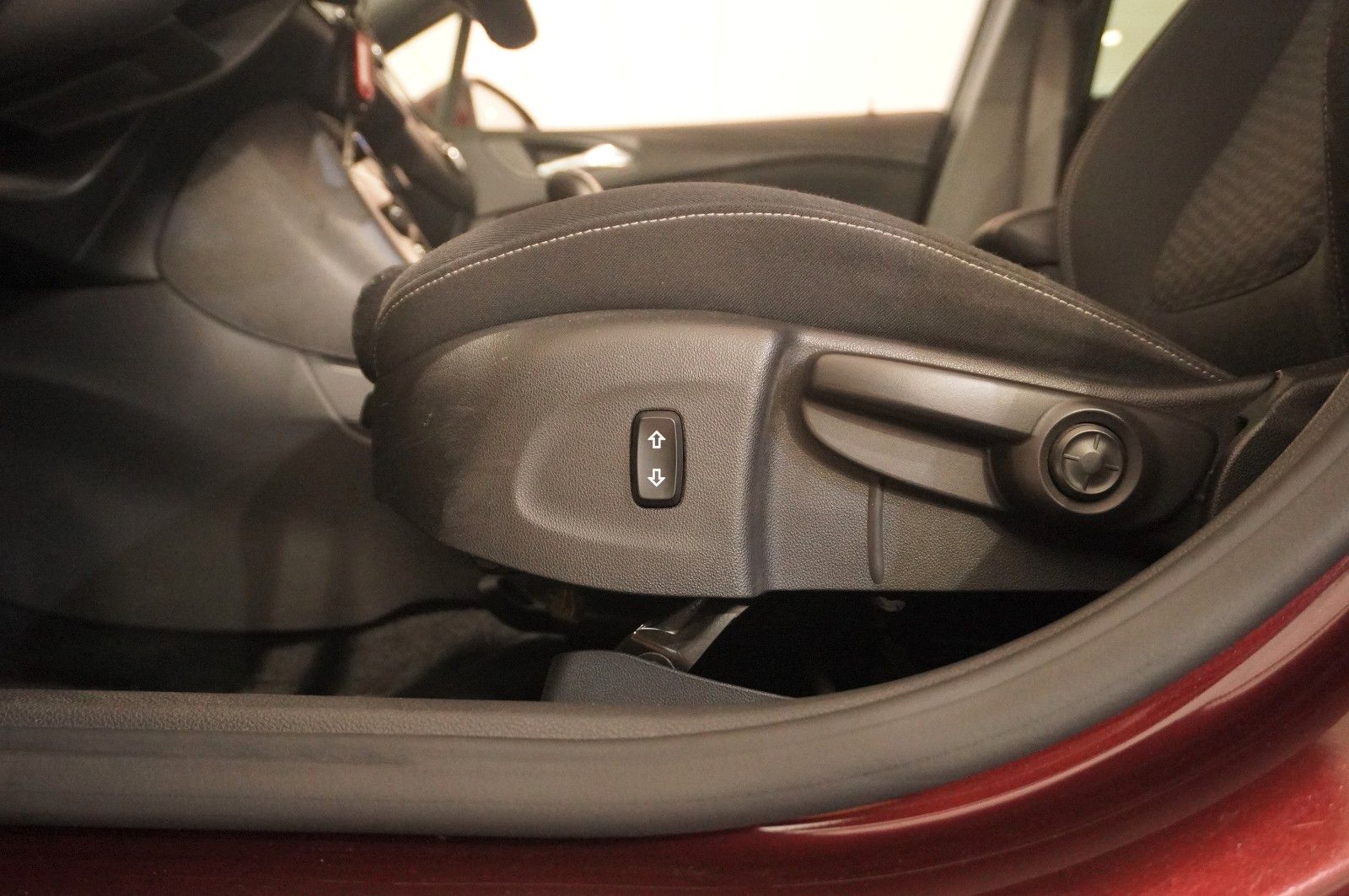 Fahrzeugabbildung Opel Astra K ST 1.4T DYNAMIC NAVI/LED/KAMERA/SPORT/SH