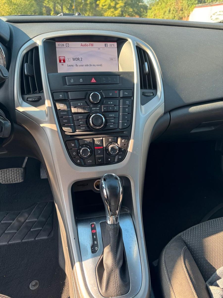 Opel Astra 2014 — photo 10