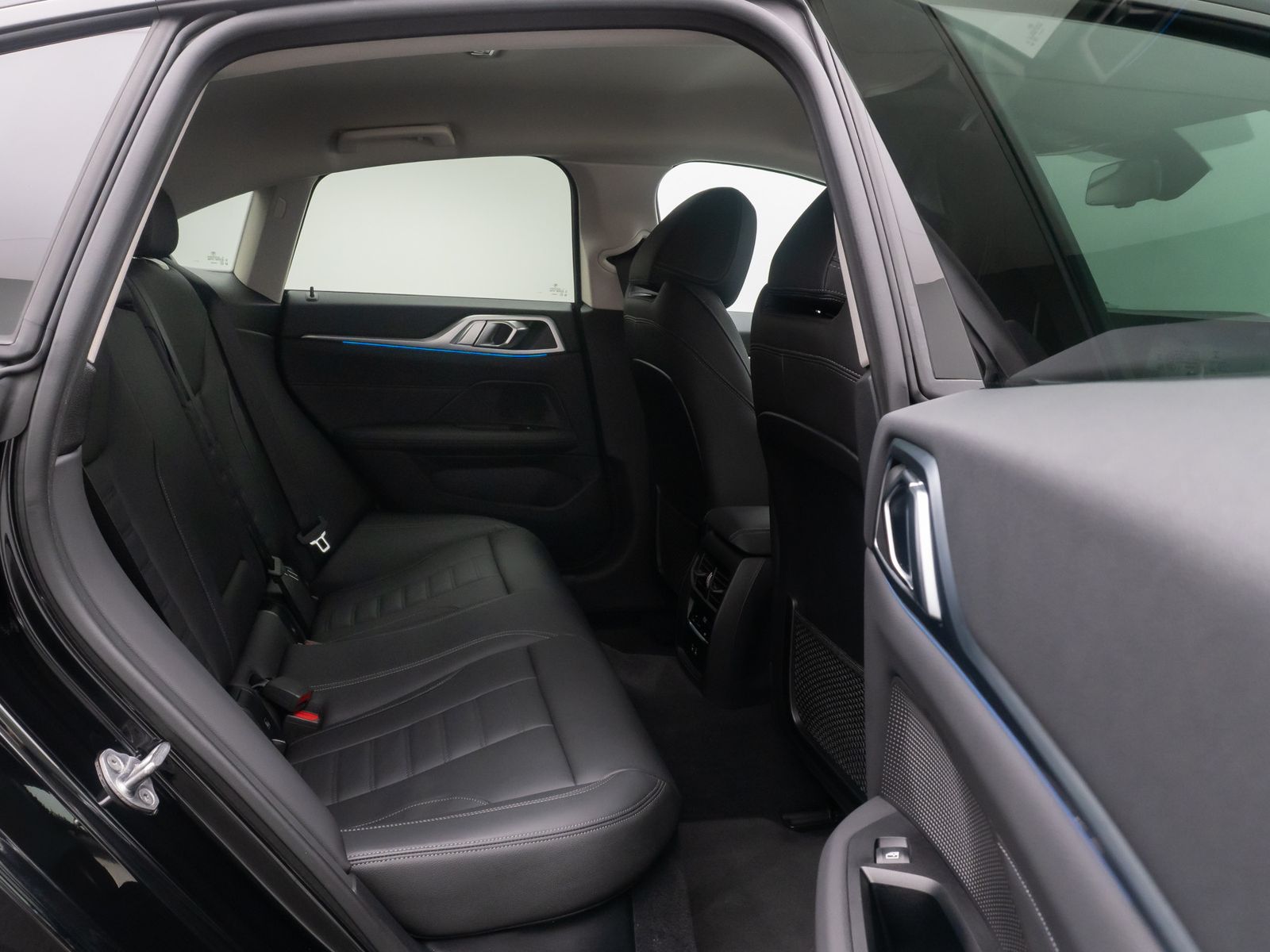 Fahrzeugabbildung BMW i4 eD40 GC HiFi Alarm Kamera HUD Leder 19Zoll