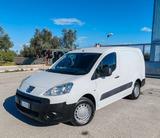 Peugeot Partner 1.6 HDi 90CV L2 3 posti Furgone  - Peugeot Partner mit Diesel-Antrieb: 1.9