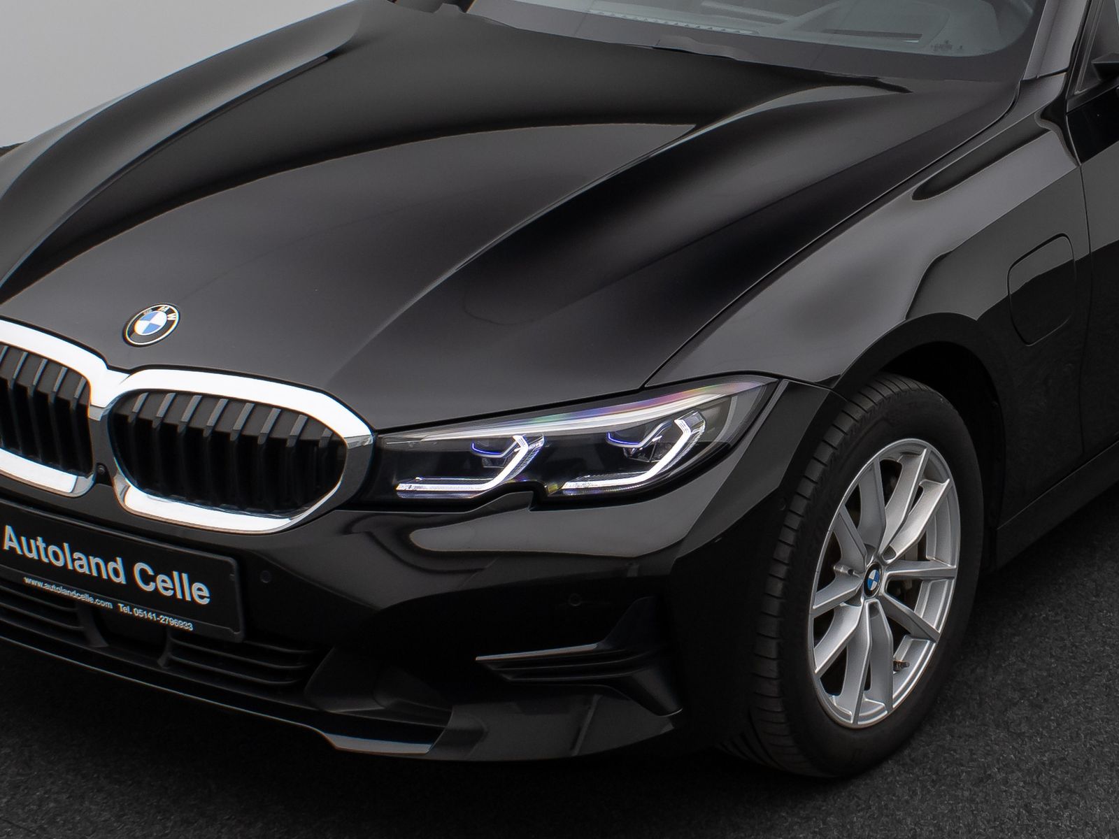 Fahrzeugabbildung BMW 330e Laser 360°HUD DAB H/K Lenkrhzg ACC Komfort