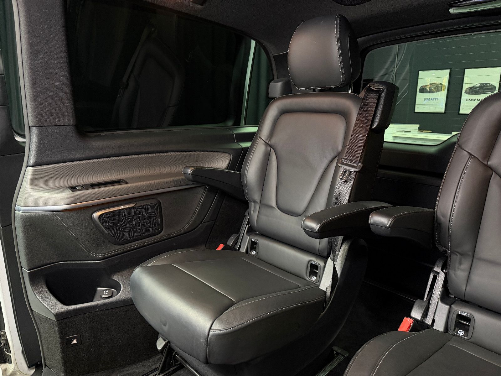 Fahrzeugabbildung Mercedes-Benz V250d NIGHT EDITION 4MATIC lang AMG-LINE|360°|